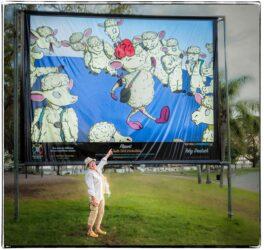 mom-with-flaunt-artwork