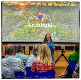 03-10-26_ei_holly_feffemcee